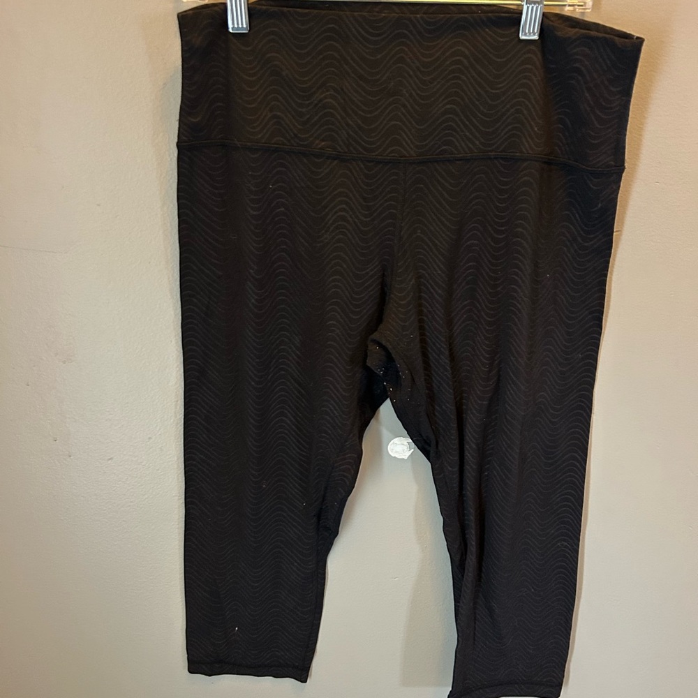lululemon athletica Black Wavy-Texture High-Waist Capri Leggings